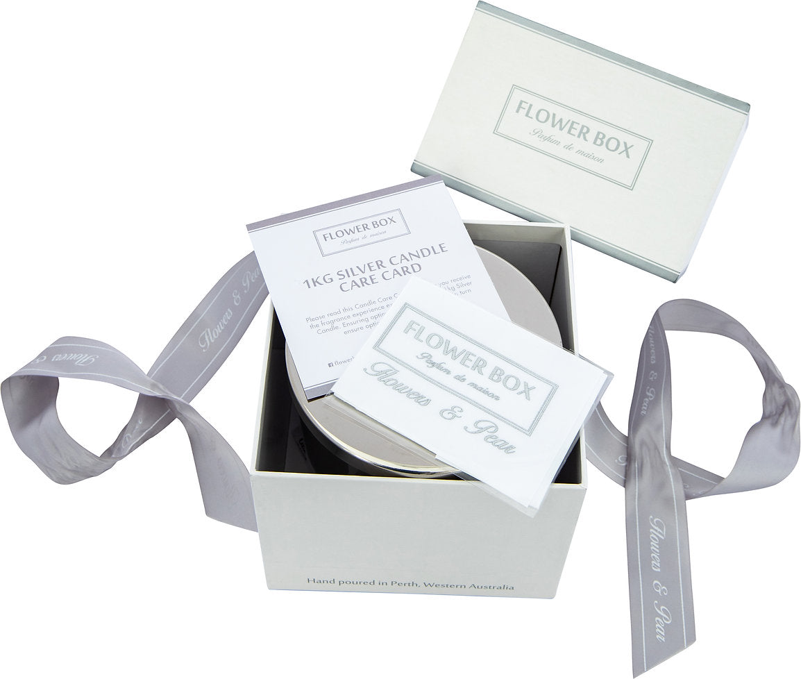 Hallmark Candle - Flowers & Pear (1kg)